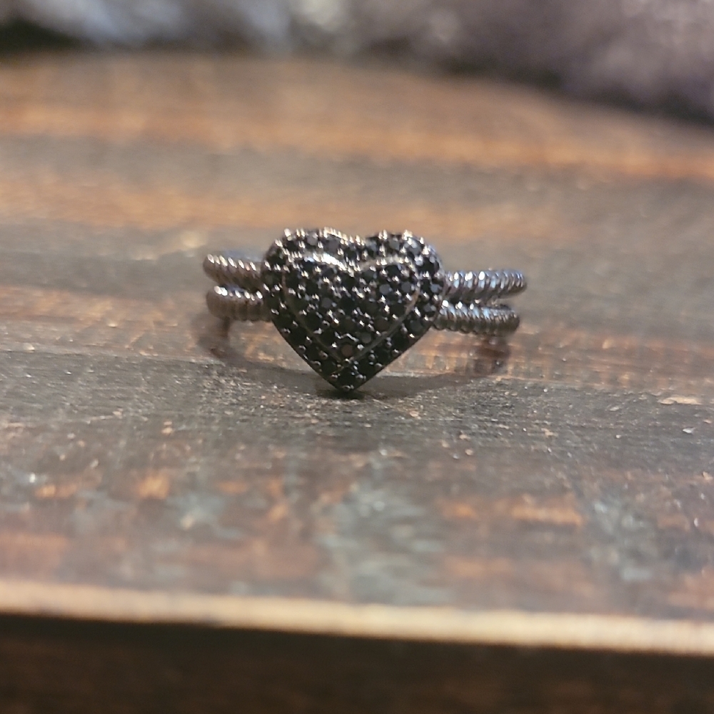 Elegant Black Cubic Zirconia Heart Ring